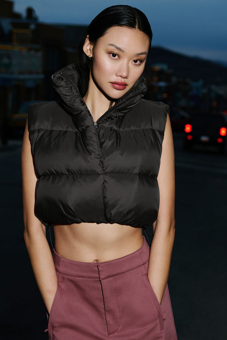 Buy Extreme Cropped Gold Rush Puffer Vest online Alo Yoga UAE
